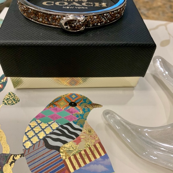 💫🦄✨COACH NEW IN BOX SIGNATURE C GOLD CRYSTALS & PLATINUM BANGLE STUNNING… - Picture 9 of 10